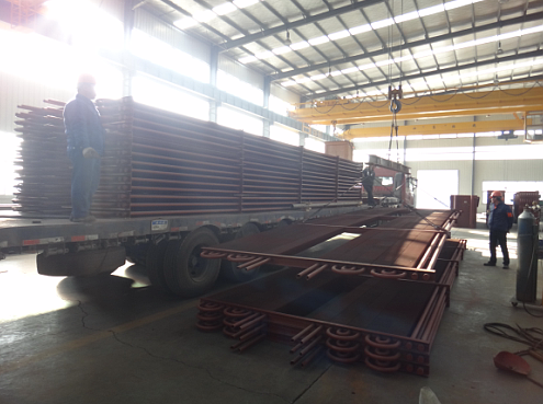 凱能工人進(jìn)行管組裝車 凱能工人進(jìn)行管組裝車