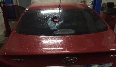 被冰雹砸壞的車(chē)子